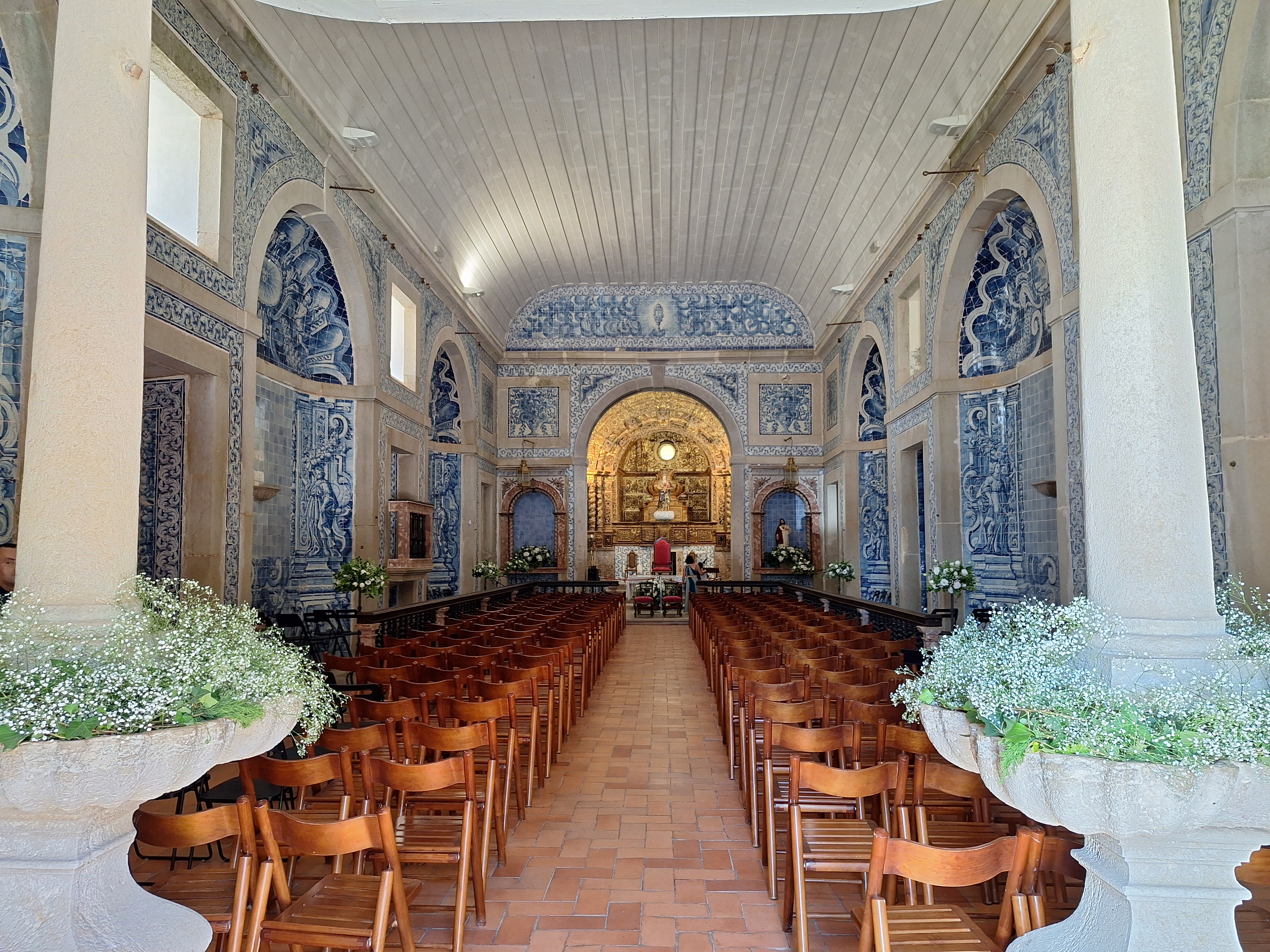 https://texugauto.com/public/uploads/tours/Sesimbra%20Cabo%20Espichel%20Meco/Foto%20Igreja%20do%20Castelo%20interior%20.jpg